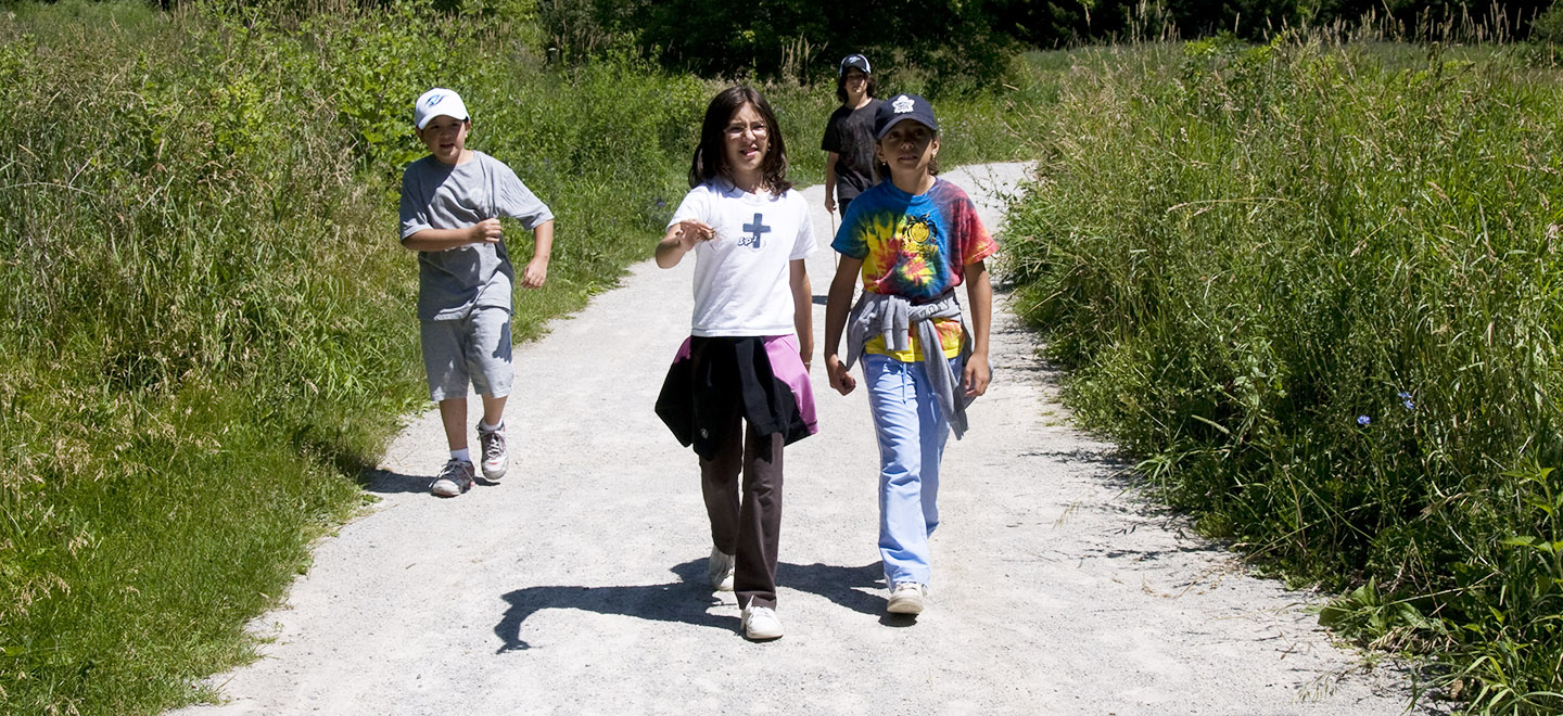 kids explore trail at Kortright Centre