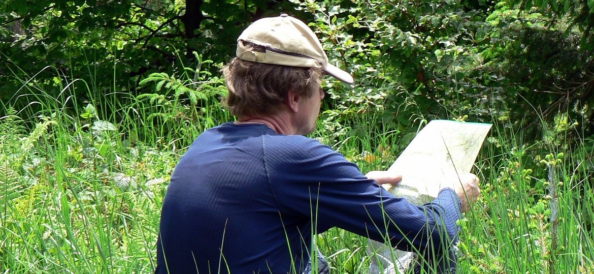 a visitor to Kortright Centre uses a map to explore the property